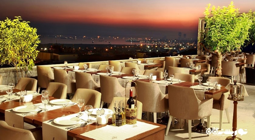 محوطه فضای باز بار هیل